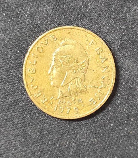 nouvelles hébrides pièce de 1 franc 1979 seulement 350 200 exemplaires.