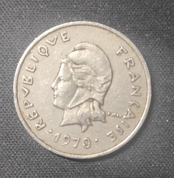 nouvelles hébrides pièce de 10 francs 1970 sans ieom 400 000 exemplaires (copie)