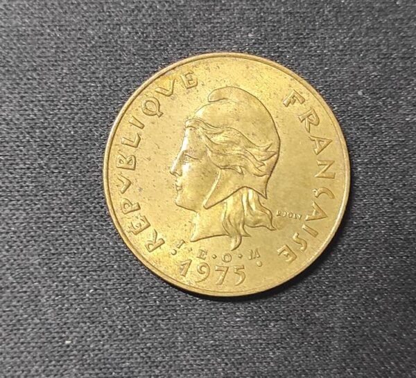 nouvelles hébrides pièce de 5 francs 1975 seulement 350 000 exemplaires sup ! (copie)