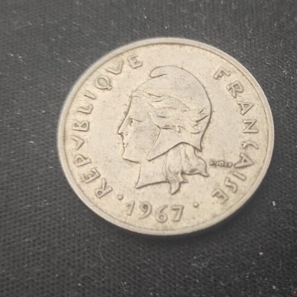 nouvelles hébrides pièce 10 francs 1967 sans ieom seulement 200 000 exemplaires (copie)